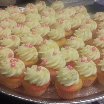 SweetArts - Grand opening day samples - Cupcakes Near Me - Tracy, California SweetArts - Grand opening day samples - Cupcakes Near Me - Tracy, California