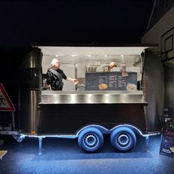 Franky’s Diner - Foodtruck bei Rosen Freytag als Improvisation während des Lockdown Lights