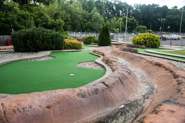 Mini Golf: The Challenge Course - We offer a great golfing experience for both the novice and expert mini-golfer. Putter's Paradise has two courses the Fun Course with traditional windmill, bucket wheels and wishing well along with the expert Challenge Course with rock traps and breaks in the green. Mini Golf: The Challenge Course - We offer a great golfing experience for both the novice and expert mini-golfer. Putter's Paradise has two courses the Fun Course with traditional windmill, bucket wheels and wishing well along with the expert Challenge Course with rock traps and breaks in the green.