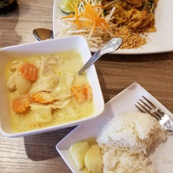 Thai Spoon Cafe - Pad Thai & yellow curry - Thai Near Me - Redlands, California