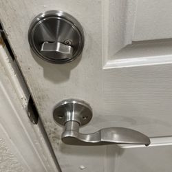 1 Hour Locksmith - Dead Lock and handle