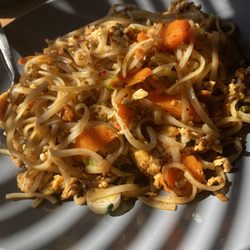 Thai House - Pad Thai with chicken.