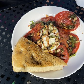 Cumberland Brewing - Burrata salad - Breweries Near Me - Cumberland, British Columbia
