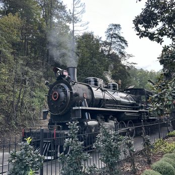 Dollywood - Train ride - Amusement Parks Near Me - Pigeon Forge, Tennessee