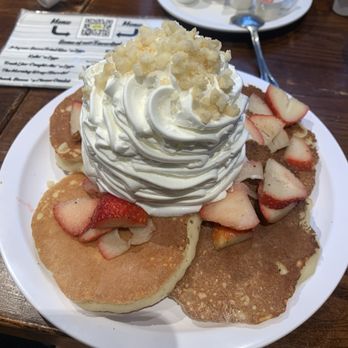 Eggs 'n Things Ko Olina - Strawberry Whipped Cream Pancakes - American Near Me - Kapolei, Hawaii