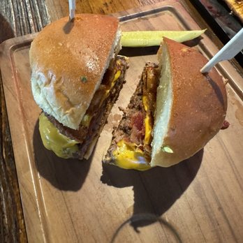 Finney's Crafthouse - Redlands - BBQ burger - New American Near Me - Redlands, California