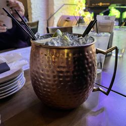 526 Main Dueling Piano Bar - Giant mule