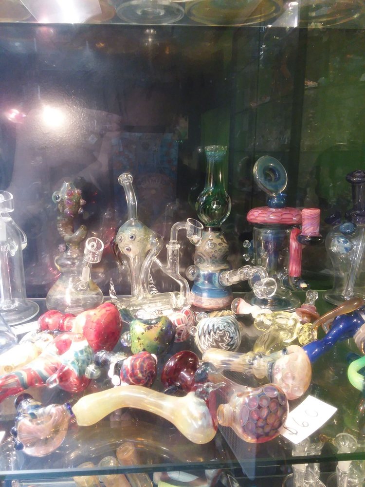 710 GLASS & VAPOR Updated August 2024 116 Meadville St, Edinboro