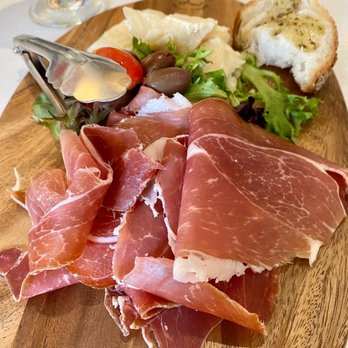 La Botte Ristorante - Prosciutto e Parmigiano - Italian Near Me - White Plains, New York La Botte Ristorante - Prosciutto e Parmigiano - Italian Near Me - White Plains, New York