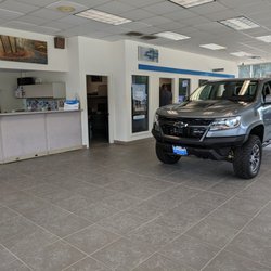 Crest Auto World - Crest Chevrolet Showroom