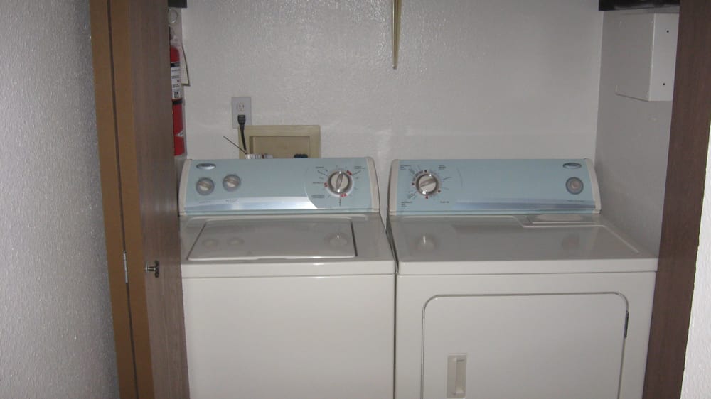 WINWOOD PARK APARTMENTS Updated June 2024 7235 S Madison St,