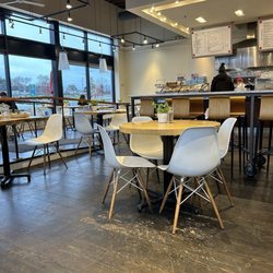 yum! Kitchen and Bakery - Cute tidy interior