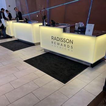 Radisson Blu Aqua Chicago - Lobby - Hotels Near Me - Chicago, Illinois Radisson Blu Aqua Chicago - Lobby - Hotels Near Me - Chicago, Illinois