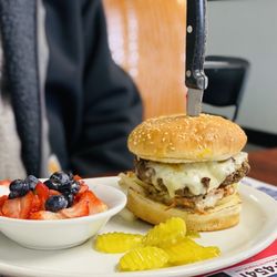 J’s Hideaway - Cheeseburger with side fruits -$ 13,00+tax.