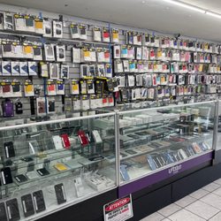 Platinum Wireless - Phone ,charger and everything.
