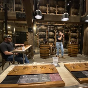 The Jack Daniel Distillery - Inside sample room with guide - Distilleries Near Me - Lynchburg, Tennessee The Jack Daniel Distillery - Inside sample room with guide - Distilleries Near Me - Lynchburg, Tennessee