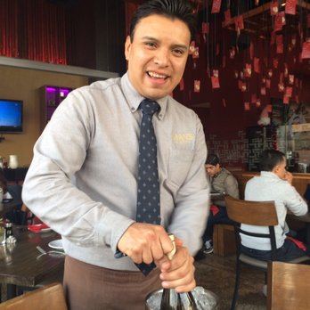 Chan's Bistro - Gerzael opens the Henri Lurton Chenin Blanc. - Chinese Near Me - Tijuana, BCN