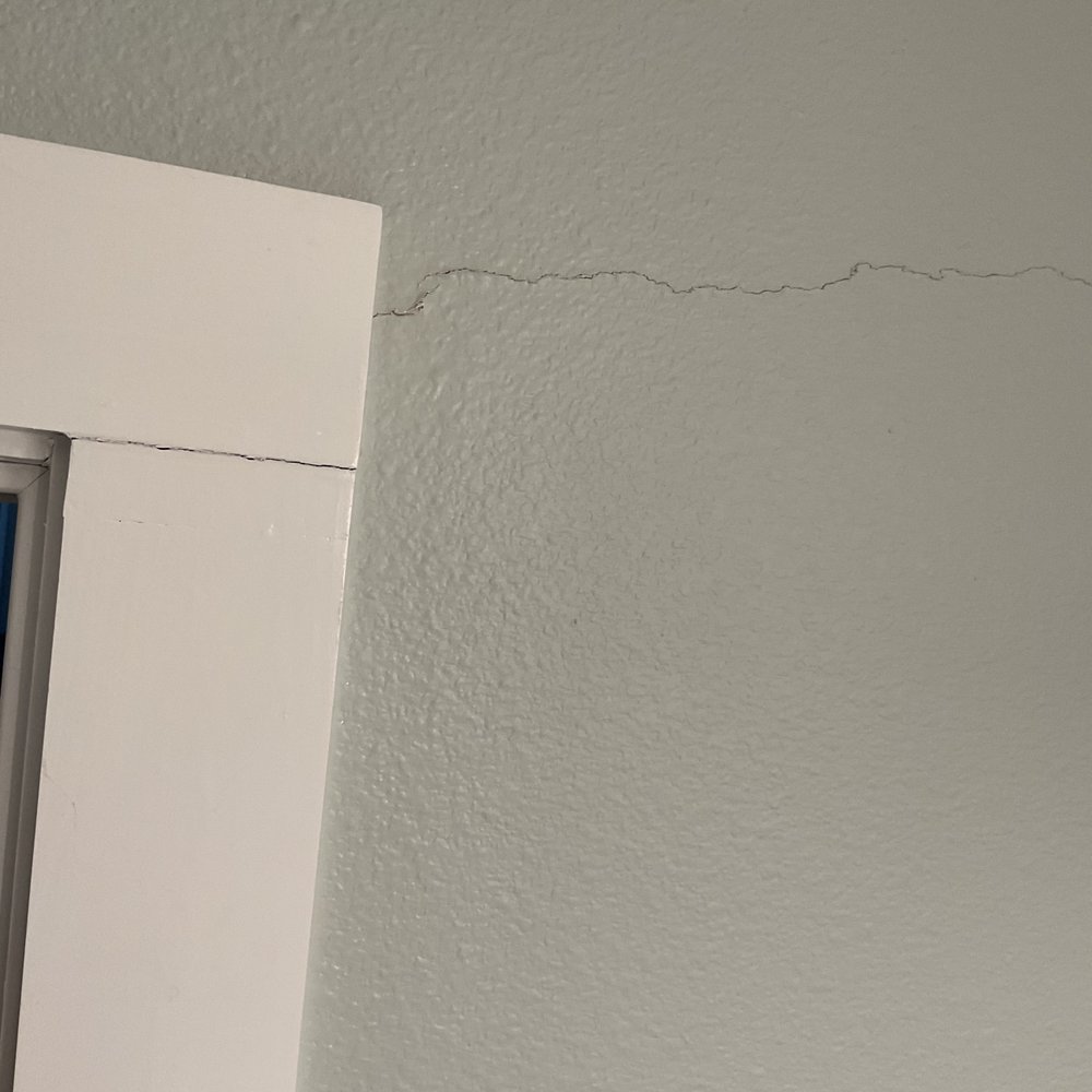 Allied Foundation Repair - Crack in wall and door trim. - Foundation Repair Near Me - Deer Park, Texas Allied Foundation Repair - Crack in wall and door trim. - Foundation Repair Near Me - Deer Park, Texas