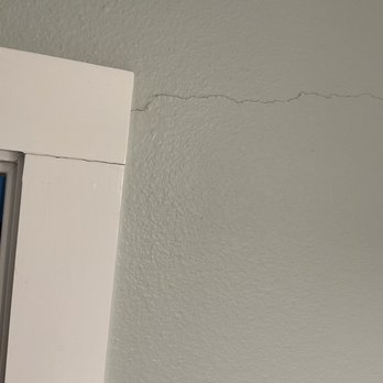Allied Foundation Repair - Crack in wall and door trim. - Foundation Repair Near Me - Deer Park, Texas Allied Foundation Repair - Crack in wall and door trim. - Foundation Repair Near Me - Deer Park, Texas