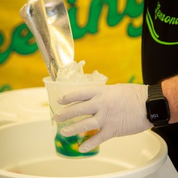 A Peeling Lemonade - Being prepared - Food Trucks Near Me A Peeling Lemonade - Being prepared - Food Trucks Near Me