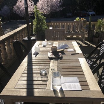 Reeve Wines - Tasting space - Wineries Near Me - Healdsburg, California