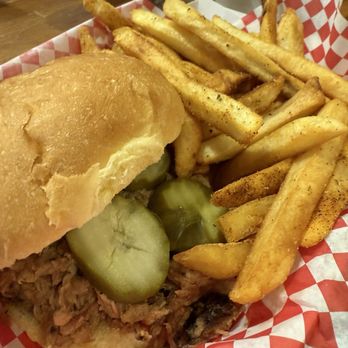 Off the Rails Barbeque and Drafthouse - Pulled Chicken Sandwich w/ Seasoned Fries - Bars Near Me - Verona, Pennsylvania