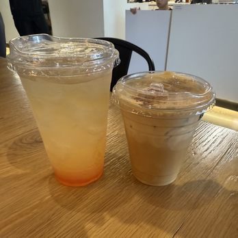 Cafein Centreville - Peach lemonade and iced butterscotch latte - Coffee & Tea Near Me - Centreville, Virginia