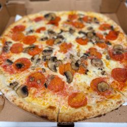 Dieci Pensacola - Pepperoni and mushroom SO GOOD