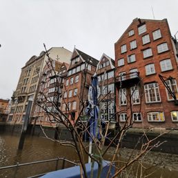 Deichstraße - Local Flavor Near Me - Hamburg, HH