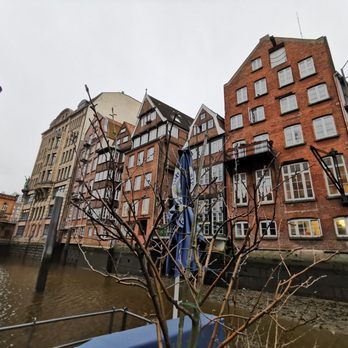 Deichstraße - Local Flavor Near Me - Hamburg, HH