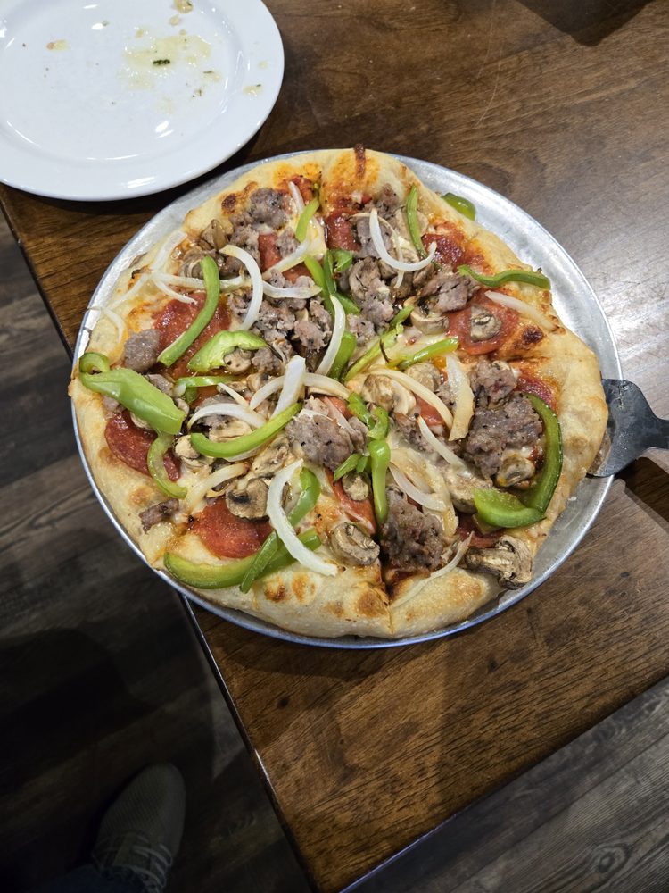 Food from Sirna's Pizza