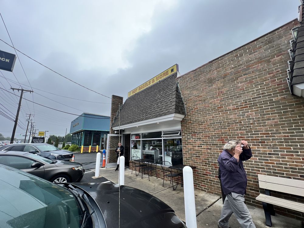 HOT BAGELS & MORE Updated October 2024 30 Photos & 67 Reviews 609