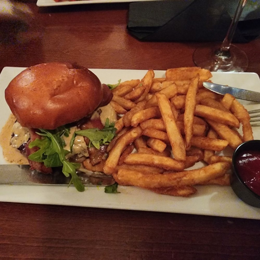 The Carriage House - Au Poivre Burger - New American Near Me - Patterson, New York The Carriage House - Au Poivre Burger - New American Near Me - Patterson, New York