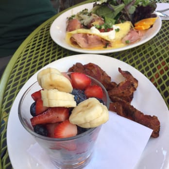 Sunflower Caffe - Side of fruit and bacon - Coffee & Tea Near Me - Sonoma, California