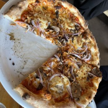 Solstice Wood Fire Cafe & Bar - Sweet and spicy with mushrooms - Pizza Near Me - Hood River, Oregon Solstice Wood Fire Cafe & Bar - Sweet and spicy with mushrooms - Pizza Near Me - Hood River, Oregon