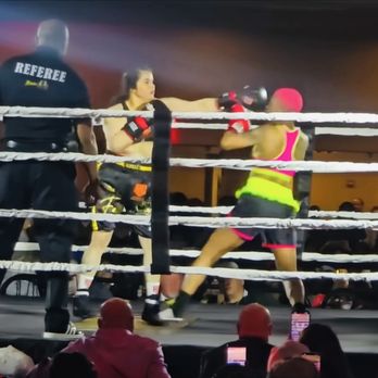 T-Custom - Venus Fighting Fatemah Mayweather - Fashion Near Me - Torrance, California T-Custom - Venus Fighting Fatemah Mayweather - Fashion Near Me - Torrance, California