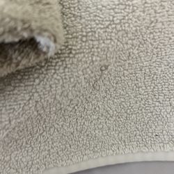 Natural Healing Center - Pubic hair on towel to lay my head - no thanks