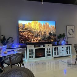 Sky Port Restaurant & Bar - Fine dining Tv and fireplace