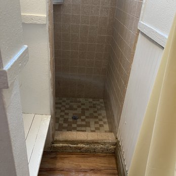 Vail Lake Resort - Bathroom showers, expect all your clothes to get wet - Campgrounds Near Me - Temecula, California