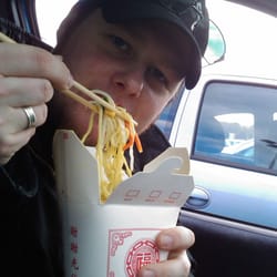 Dr. Wok - Leckere Nudeln mit mir im Hintergrund