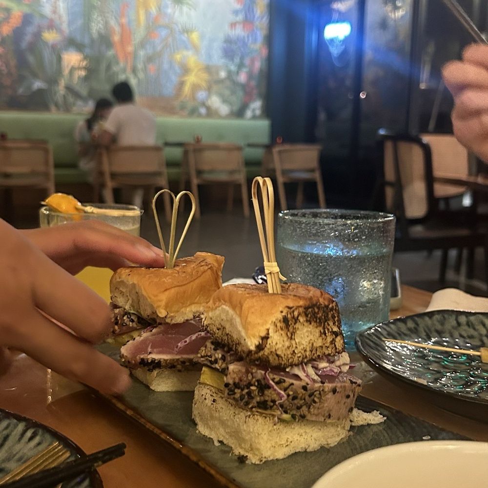 Tikehau Lounge - Ahi sliders - Cocktail Bars Near Me - Kihei, Hawaii Tikehau Lounge - Ahi sliders - Cocktail Bars Near Me - Kihei, Hawaii