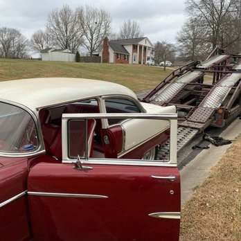 DA Shippping - Loading old vehicle on trailer in Kansas City MO - Vehicle Shipping Near Me - Plainfield, Illinois