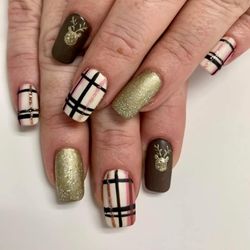Lee Nails