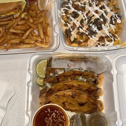 Burger/birra tacos/CarneAsada fríes