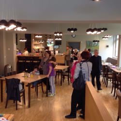 Cafe Pi8 - Feier zum Anlass der ersten Sonntagsöffnung.