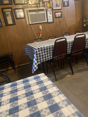 Doe's Eat Place by null