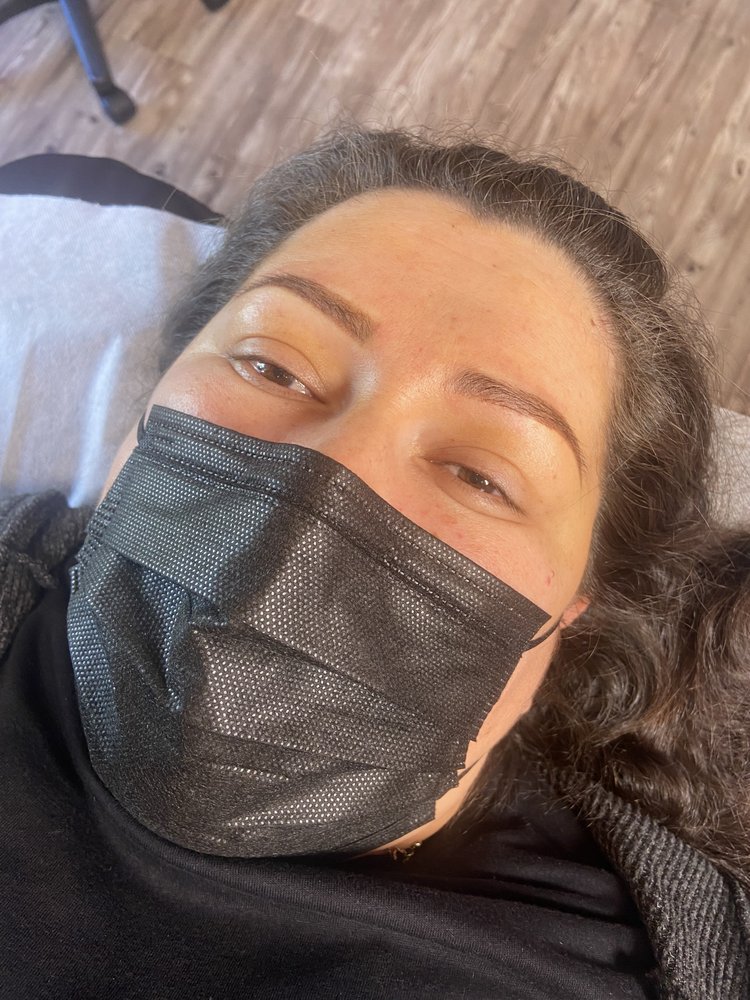 Refresh Brow Bar Logo