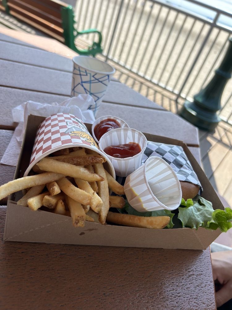 Dipper Diner Logo