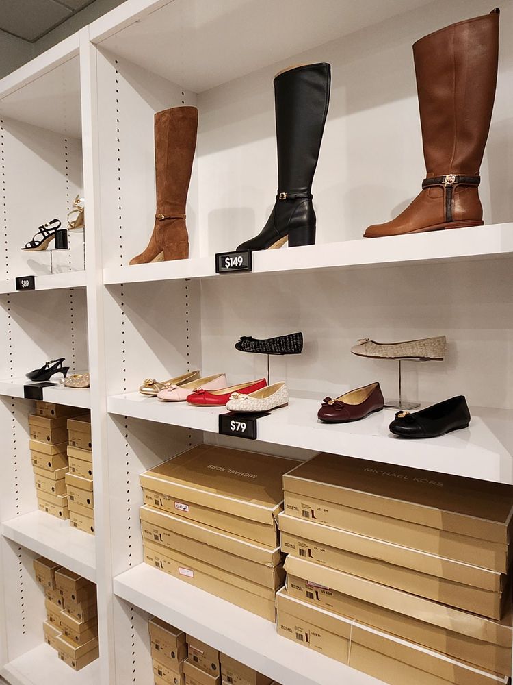 Michael Kors Outlet Logo
