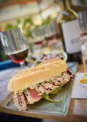 Shoreside Restaurant and Bar by null